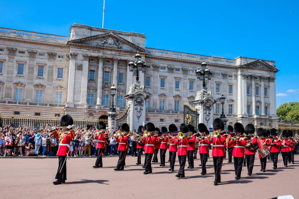 travel to buckingham palace by minicab