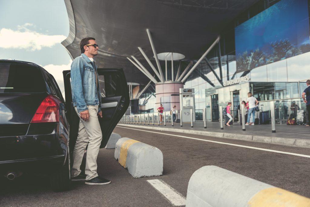 minicabs in West kilburn for airport transfer